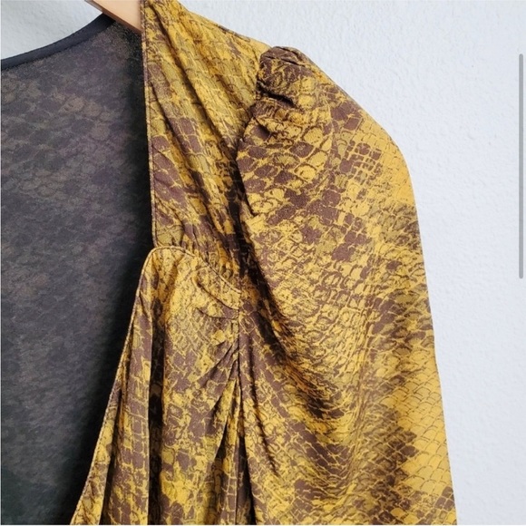 Saylor yellow gold python printed faux wrap blouse top NEW - Picture 4 of 9